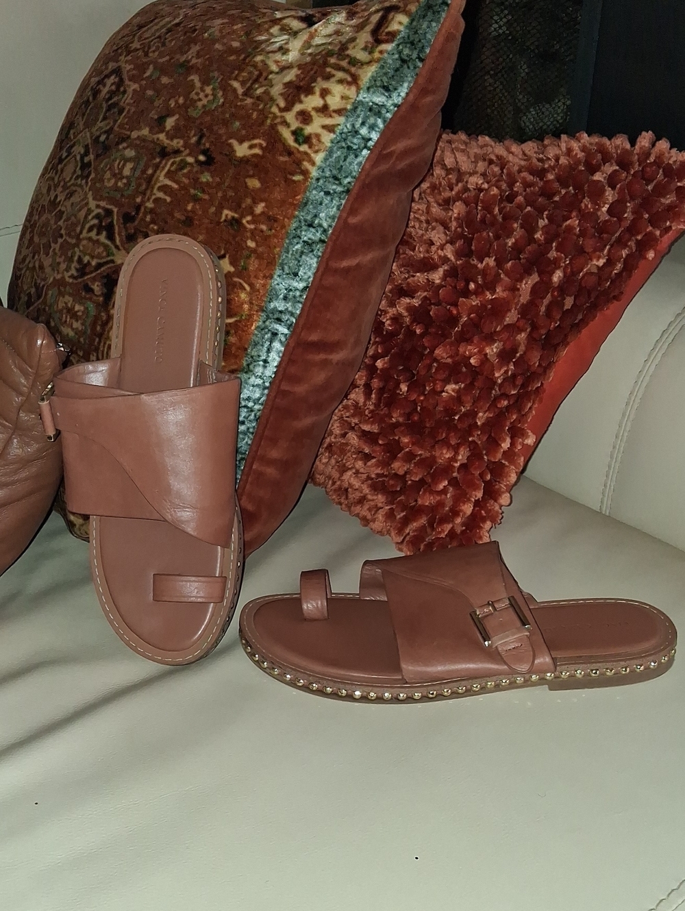 VINCE CAMUTO LEATHER Sandaks